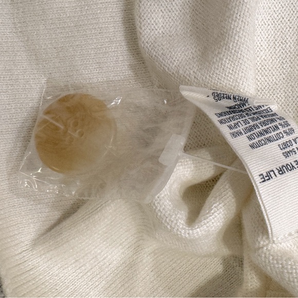 American Eagle Outfitters Cream Button Down a hoodie Cardigan. Size Large - Picture 6 of 6